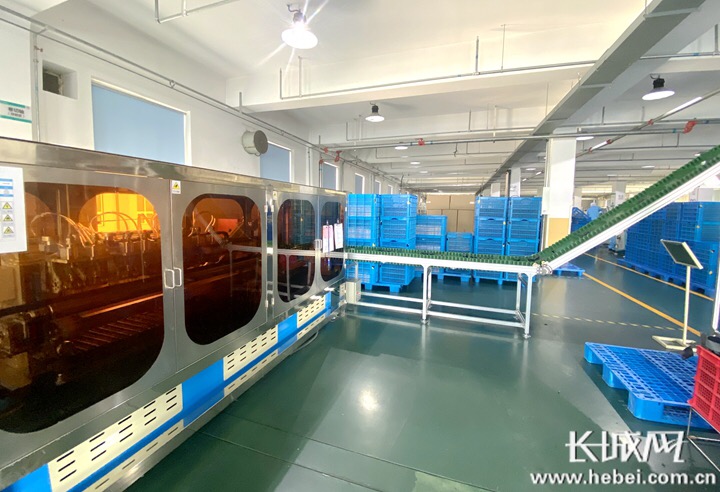 軍興溢美現(xiàn)代化食品包裝凈化車間內景